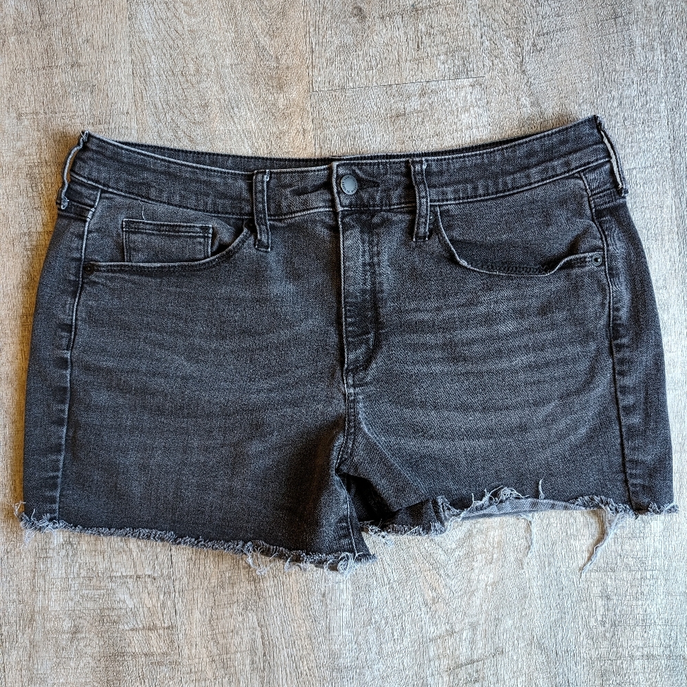 Universal Thread High Rise Black Midi Shorts - Size 14